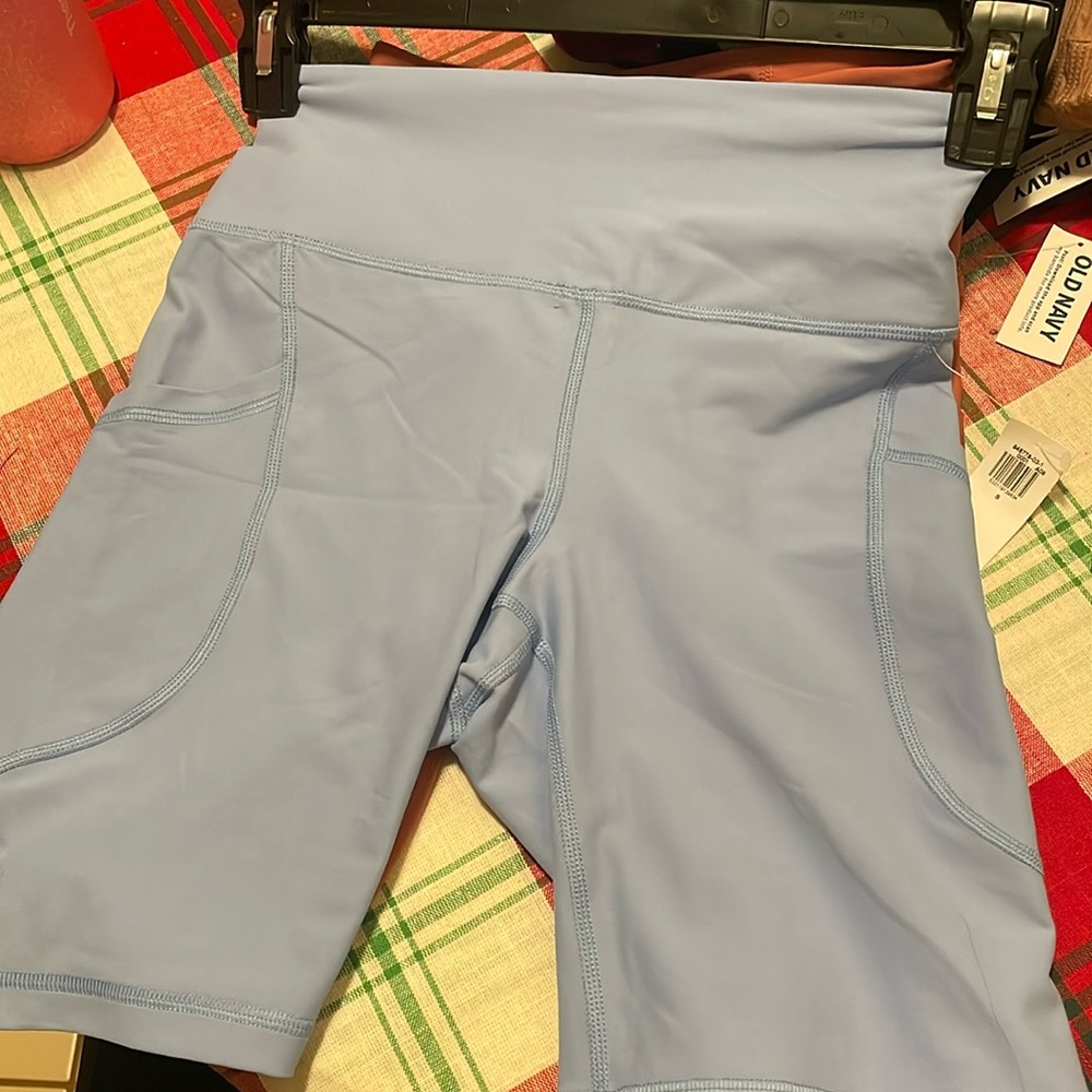 Selling Old navy active  high rise bike short. Size S with pockets on both legs